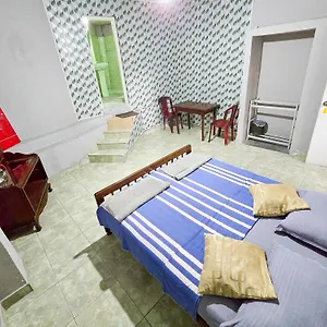 The Brick House Проживание в семье Канди